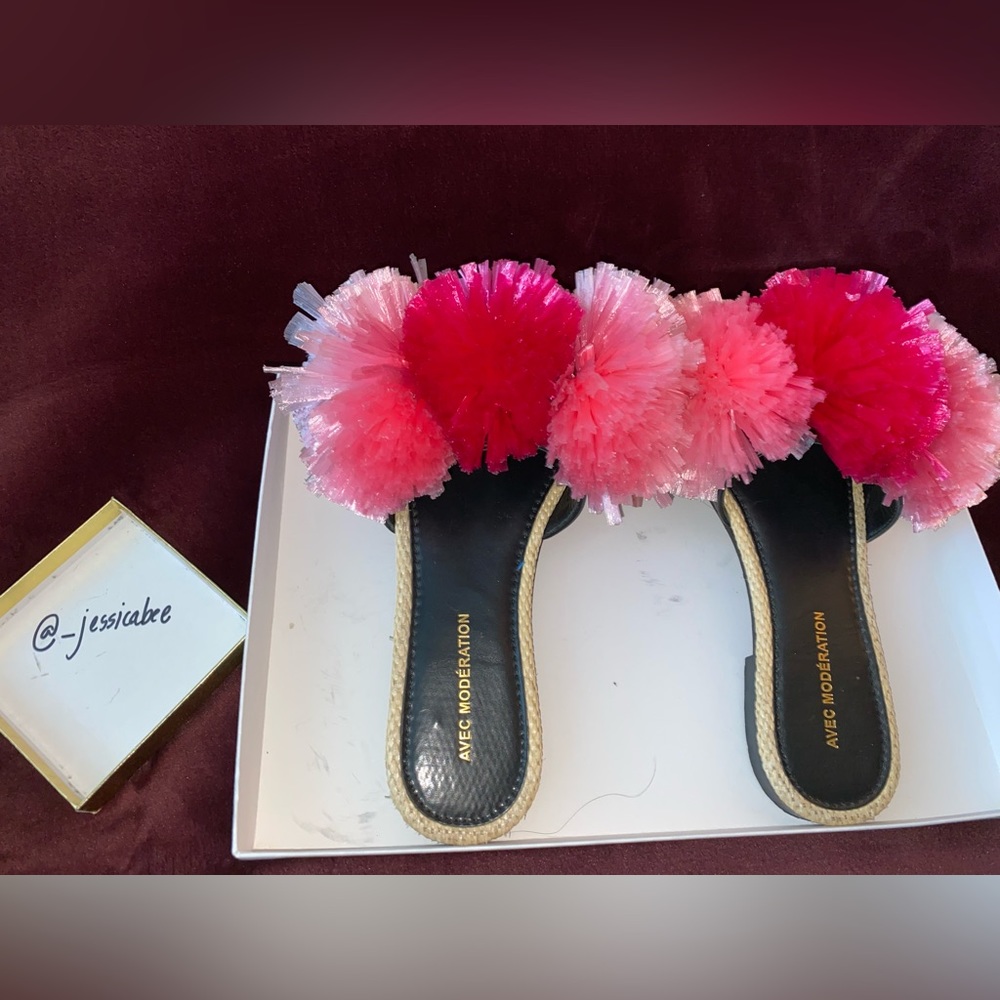 AVEC MODERATION Pink Bora Bora Pompom Slipper Sandal US8 / EU 38